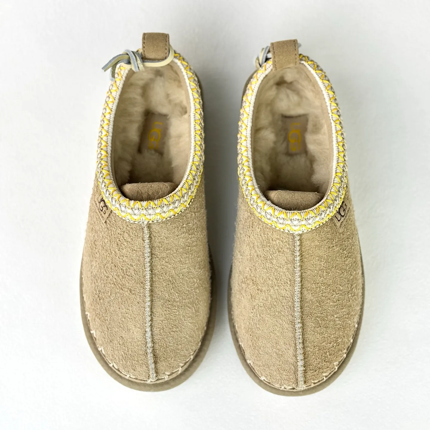 💰520 📦25 New Products for Autumn and Winter | Biarritz · UGG New Products for Autumn and Winter Classic Novelty Series (Biarritz Style) 🔥 I have been recently picked up by this Biarritz model ￼￼[草草R][草草R][草草R] 📦The entire series of Biarritz is now online ❄️There are Tasman slip-ons and ultra-short boots suitable for autumn and winter. ✔️🔘 Tasman Biarritz model Shoe size: 36-40 Color: mustard seed/light oak brown ✔️🔘Classic super short boots Biarritz model shoe size: 36-40 Color: mustard seed/light oak brown 🍁Let’s create our own uniqueness together this autumn and winter ✔️ In the collision of classics and personality 💫 Find your unique relaxed style 😎 This style is very UGG!